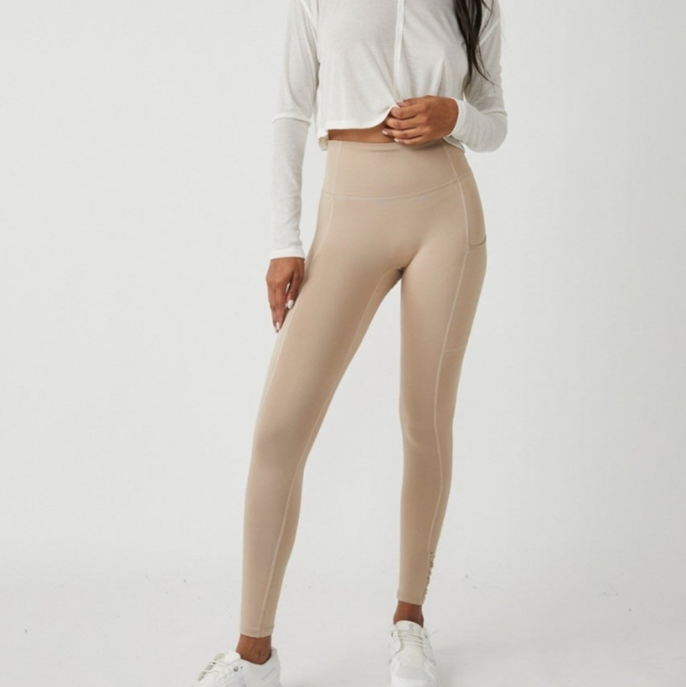 FREE PEOPLE movement "Out of your league" leggings XS